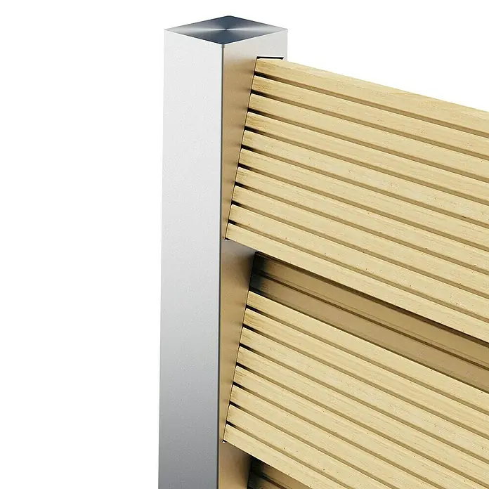 Recal Zaunpfosten MossleHöhe: 74,5 cm, Endpfosten links, Natur eloxiert, Aluminium - Detailaufnahme einer modernen Holzlamellenwand mit einem eleganten, silbernen Metallpfosten. Ideal für stilvolle Fassaden und architektonische Gestaltung.