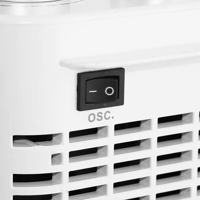 Emerio Heizlüfter - 800 W - 1.500 W, Silber - Nahaufnahme des Oszillationsschalters an einem weißen Ventilator.