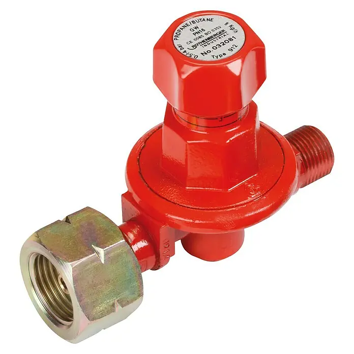 Rothenberger Industrial Propan-Regler - 0,5 bar - 4 bar, 8 kg/h, Mit Regler - Ein roter Gasdruckregler für Propan/Butan, gekennzeichnet mit "ROTHENBERGER INDUSTRIAL", mit einem goldenen Anschlussstück.