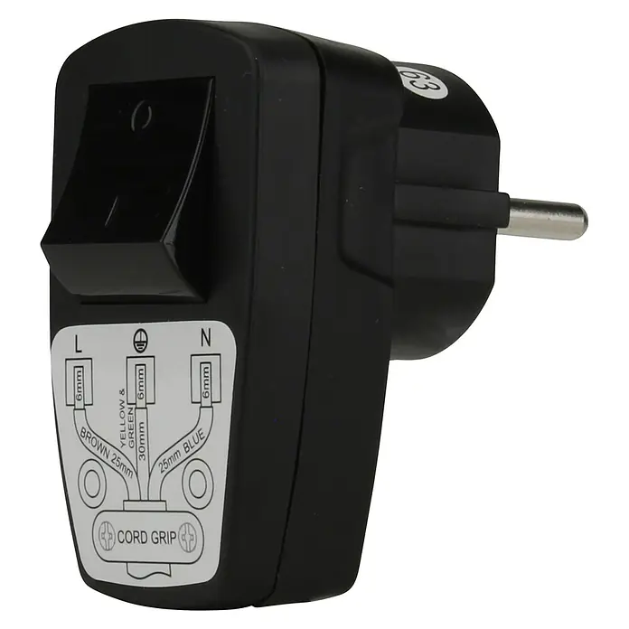UniTEC Winkel-Schutzkontaktstecker - 250 V, IP20, Schwarz - Nahaufnahme eines schwarzen Netzsteckers mit Schalter und Beschriftung für die Kabelverbindung.