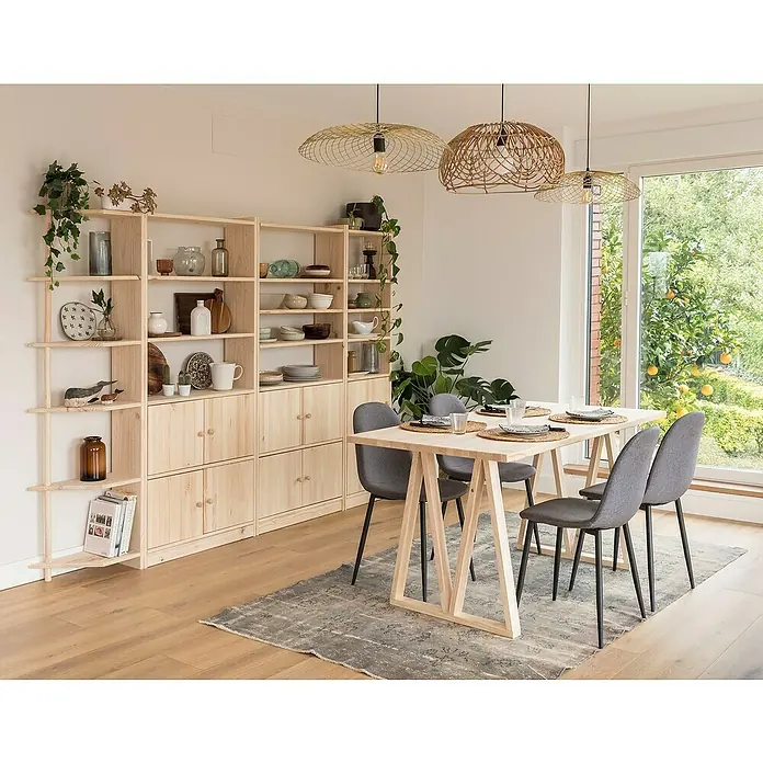Astigarraga Pata para muebles Bok - L x An x Al: 5,8 x 64 x 75 cm, Natural, 2 posiciones - El comedor luminoso cuenta con una mesa de madera con sillas grises, una estantería de madera clara y lámparas de techo llamativas.