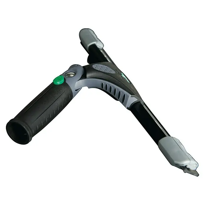 Unger ErgoTec Glasreinigungs-Set Ninja 4in1 Advanced Kid - 4 -tlg. - Detailaufnahme eines modernen Fensterreinigers mit Griff, Gelenk und Abziehlippe auf schwarzem Hintergrund.