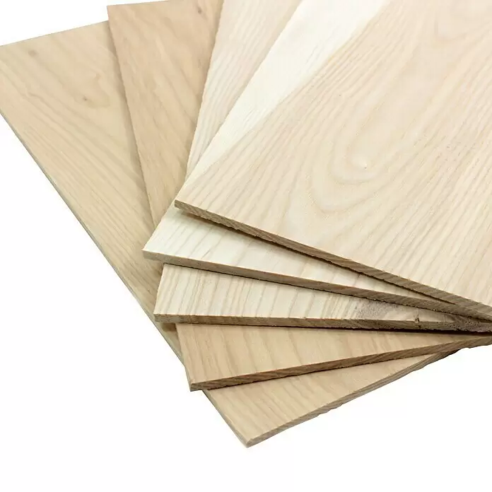 Bastelfurnier 300 - Esche, 300 x 145 mm, Stärke: 2 mm, 5 Stk. - Gestapelte, hellfarbene Holzfurnierplatten mit natürlicher Maserung.