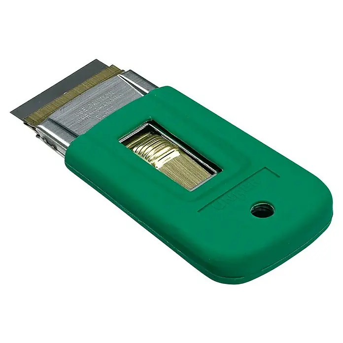 Unger ErgoTec Glasreinigungs-Set 6in1 Complete Kit - 6 -tlg. - Nahaufnahme eines grünen UNGER Glasschabers mit ausfahrbarer Klinge für Reinigungsarbeiten.
