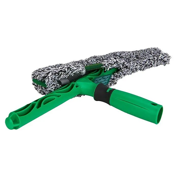 Unger ErgoTec Glasreinigungs-Set 2in1 Starterset - 2 -tlg. - Nahaufnahme eines grünen Fensterreinigers mit einem grauen Mikrofaserbezug, der für streifenfreie Sauberkeit sorgt. Ideal für Fenster, Spiegel und andere glatte Oberflächen.