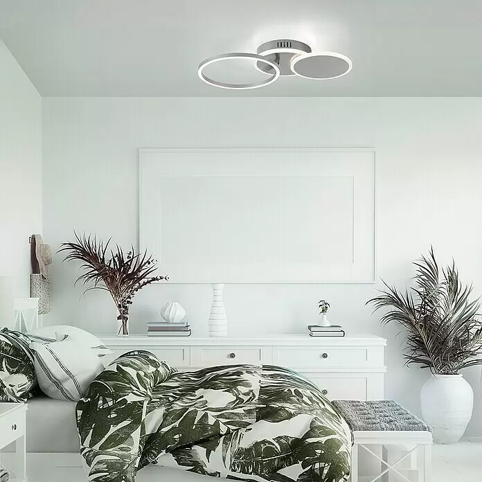 Just Light LED-Deckenleuchte SEVENT - 29 W, L x B x H: 50 x 33,4 x 8,2 cm, Stahl, Warmweiß - Moderne, metallic-graue LED-Deckenleuchte mit Kreiselementen, die ein Schlafzimmer beleuchtet.