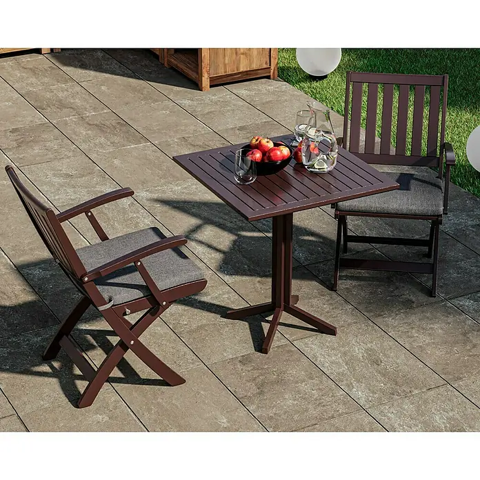 swingcolor Mix Buntlack Kunstharz für Außen zum Mischen lassen - Basismischfarbe 1, Seidenmatt, 750 ml, Lösemittelbasiert - Gartenmöbel-Set mit einem quadratischen Tisch und zwei Stühlen mit grauen Kissen, ideal für den Außenbereich. Perfekt für entspannte Stunden.