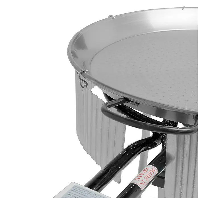 Paravientos Paellero - Acero, Específico para: Paellas - Primer plano de un quemador de paella, mostrando la etiqueta "Made in Spain", destacando la calidad y el origen del equipo de cocina.