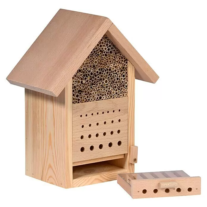 Dobar Insektenhotel Maja - 22,5 x 14 x 29,5 cm, Holz, Natur - Helles Holzinsektenhotel mit Bambusröhrchen und Bohrlöchern für verschiedene Insekten, mit herausnehmbarer Unterschale.