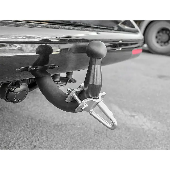 LAS Halterung - Geeignet für: Anhänger - Anhängerkupplung am Heck eines schwarzen Autos, bereit für den Einsatz.