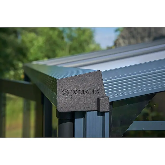Juliana Gewächshaus Veranda - Außenmaß inkl. Dachüberstand (B x T): 221 x 296 cm, Material Seitenwand: Glas, 3 mm, Anthrazit - Detailaufnahme eines Juliana Gewächshauses, das die hochwertige Verarbeitung und das elegante Design des Produkts hervorhebt.