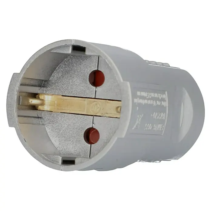 UniTEC Schutzkontakt-Kupplung - Silber, Kunststoff, IP20, 250 V - Nahaufnahme eines Schuko-Steckers, der ein europäisches Stromkabel sicher mit einer Steckdose verbindet. Robuste Bauweise für zuverlässige Stromversorgung.