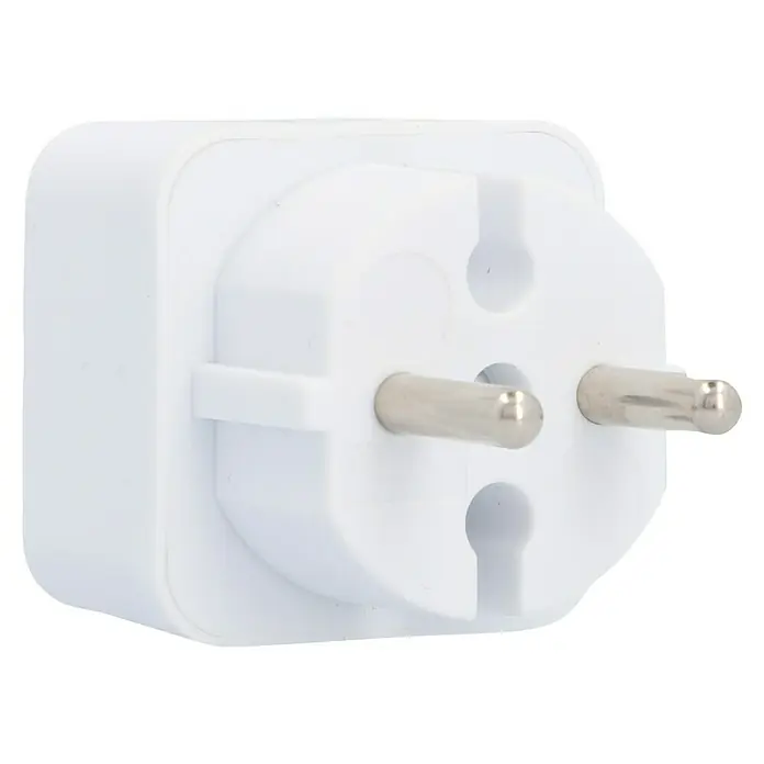 Euro-Adapter - Weiß, Anzahl Steckdosen Euro: 2 Stk., 1.250 W - Nahaufnahme eines weißen Reiseadapters mit zwei runden Stiften für europäische Steckdosen auf schwarzem Hintergrund.