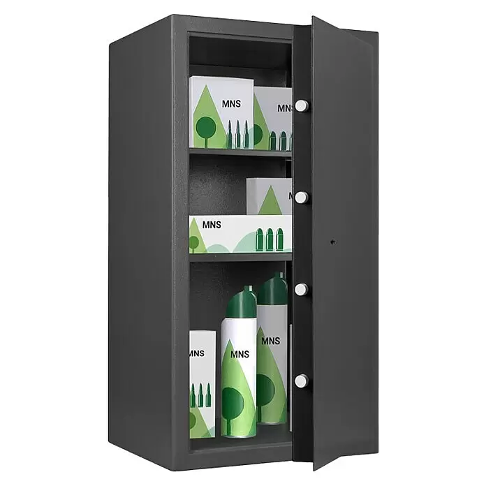 Format Munitionsschrank MNS 810 - Doppelbart-Hochsicherheitsschloss, L x B x H: 380 x 420 x 806 mm - Dunkelgrauer Waffenschrank mit offener Tür, Regale gefüllt mit Boxen und Sprühdosen.
