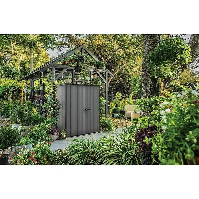 Keter Armario de jardín Cortina Alto - Medidas ext. (An x Pr): 140 x 73,6 cm, Plástico, Antracita - El espacioso cobertizo de almacenamiento de plástico gris de Suncast es perfecto para el almacenamiento de jardín al aire libre.