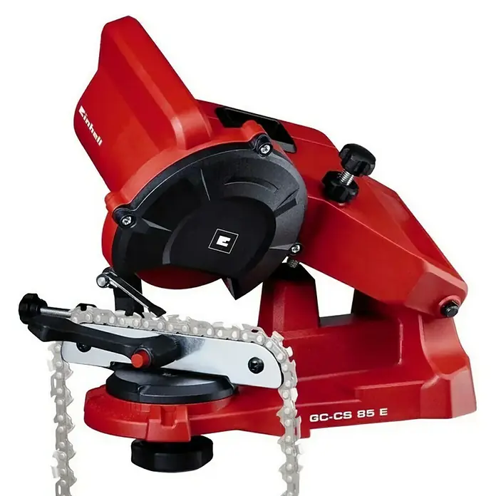 Einhell Sägekettenschärfgerät GC-CS 85 E - Mit Tiefenbegrenzung, Kettenspannvorrichtung, inklusive Schleifscheibe - Das Bild zeigt einen roten Einhell GC-CS 85 E Kettenschärfer, ein Werkzeug zum Schärfen von Kettensägen, isoliert auf einem weißen Hintergrund.