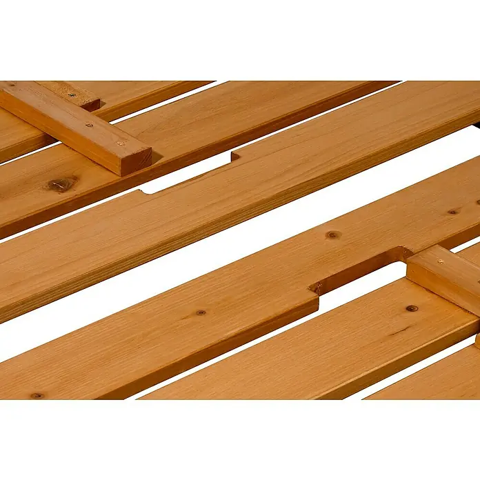 Dobar Sandkasten - 118 x 118 x 20 cm, Holz - Detailaufnahme eines Holzbetts mit Lattenrost, das die natürliche Holzmaserung und die solide Konstruktion betont.