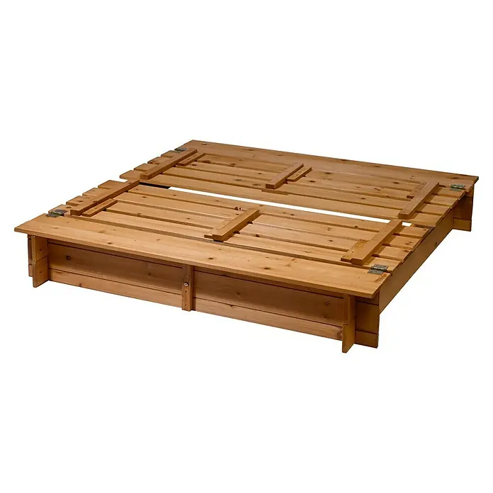 Dobar Sandkasten - 118 x 118 x 20 cm, Holz - Das Bild zeigt einen Sandkasten aus Holz mit einem Klappdeckel, der aus einzelnen Holzlatten gefertigt ist. Der Sandkasten ist hellbraun.