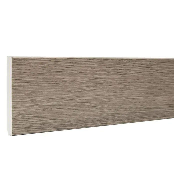 Rodapié espumado Tundra Mist - 2,2 x 13 x 90 mm - Rodapié de madera con borde blanco. Un accesorio elegante y funcional para cualquier habitación, creando una transición limpia.
