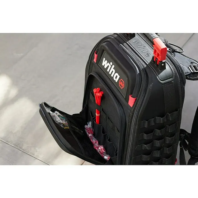 Wiha Werkzeugrucksack ELECTRIC - 28 -tlg. - Detailaufnahme eines Wiha Werkzeugrucksacks mit geöffneter Tasche, der die Organisation und das robuste Design hervorhebt.