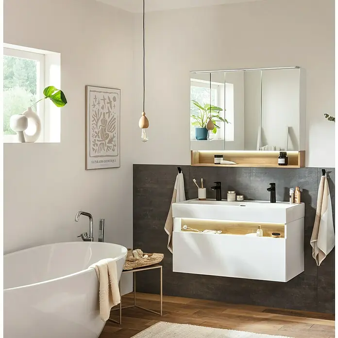 Camargue Nature LED-Spiegelschrank - B x H: 100 x 82,2 cm, Mit Beleuchtung - Ein elegantes Badezimmer mit einem modernen, schwebenden Waschtisch und passendem Spiegelschrank. Die Beleuchtung setzt stilvolle Akzente.