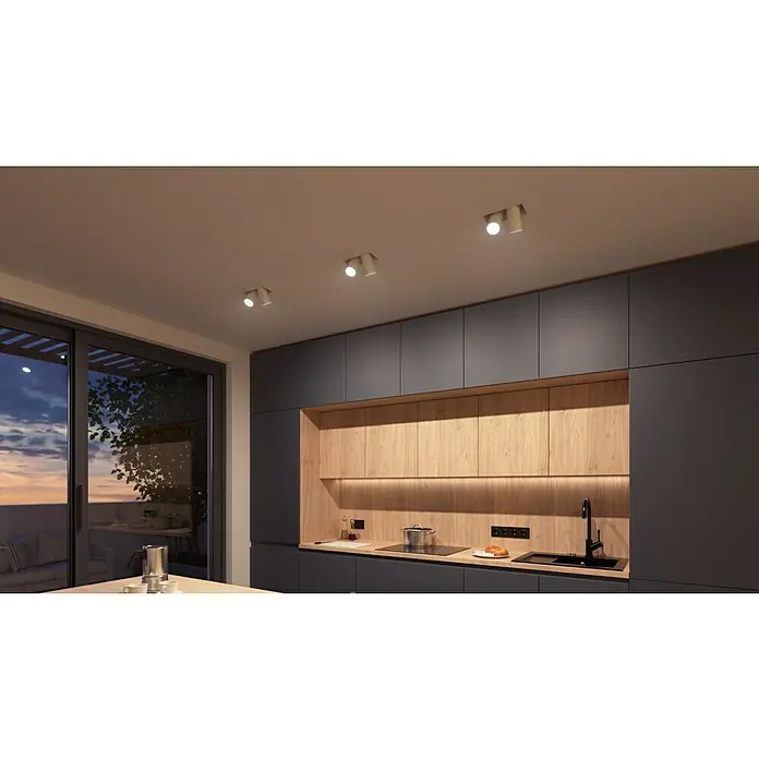 Philips Hue Smart-LED-Lampen Set White Ambiance MR16 - GU5,3, Dimmbar, Neutralweiß, 350 lm, 5,1 W, 2 Stk. - Diese Küchenbeleuchtung besteht aus vier modernen Strahlern, die eine helle und stilvolle Atmosphäre in der Küche schaffen.