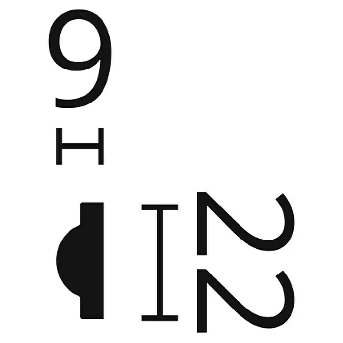 Nmc Decoflair Wandleiste SP2 - 2 m x 9 mm x 22 mm, Hochverdichteter Polyurethanschaum (PU) - Schwarze Ziffern 9 und 22, mit verschiedenen typografischen Symbolen für Maß und Layout.