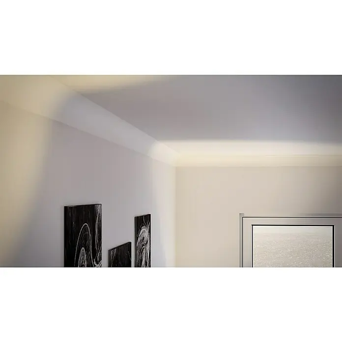 Nmc Decoflair Zierprofil Deckenleiste NE2 PURE - 2 m x 60 mm x 60 mm, Extrudiertes Polystyrol (XPS) - Elegante Zimmerdecke mit indirekter Beleuchtung und stilvollen Akzenten durch moderne Kunst an der Wand. Helle, freundliche Atmosphäre im Raum.