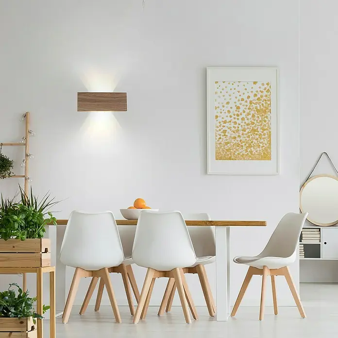 Paul Neuhaus Wandleuchte PALMA - 6,5 W, L x B x H: 32 x 6 x 12 cm, Holz, Sonstige - Wandleuchte aus Holz in einem minimalistischen Esszimmer, die warmes Licht ausstrahlt und eine gemütliche Atmosphäre schafft.