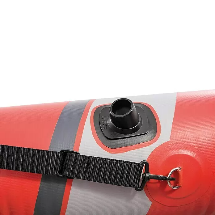 Intex Kajak Komplettset Excursion Pro - Nutzlast: 180 kg, Geeignet für: 2 Personen - Nahaufnahme eines rot-grauen Aufblasartikels mit schwarzem Ventil, schwarzem Gurtband und Metall-D-Ring.