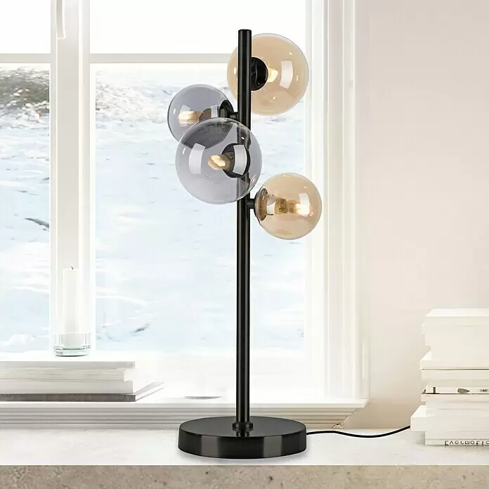 Paul Neuhaus Popsicle Tischleuchte - 12 W, L x B x H: 24 x 24 x 48 cm, Schwarz, G9 - Eine moderne Tischlampe mit schwarzem Ständer und vier kugelförmigen Glasschirmen (zwei grau, zwei bernsteinfarben) auf einem Schreibtisch.
