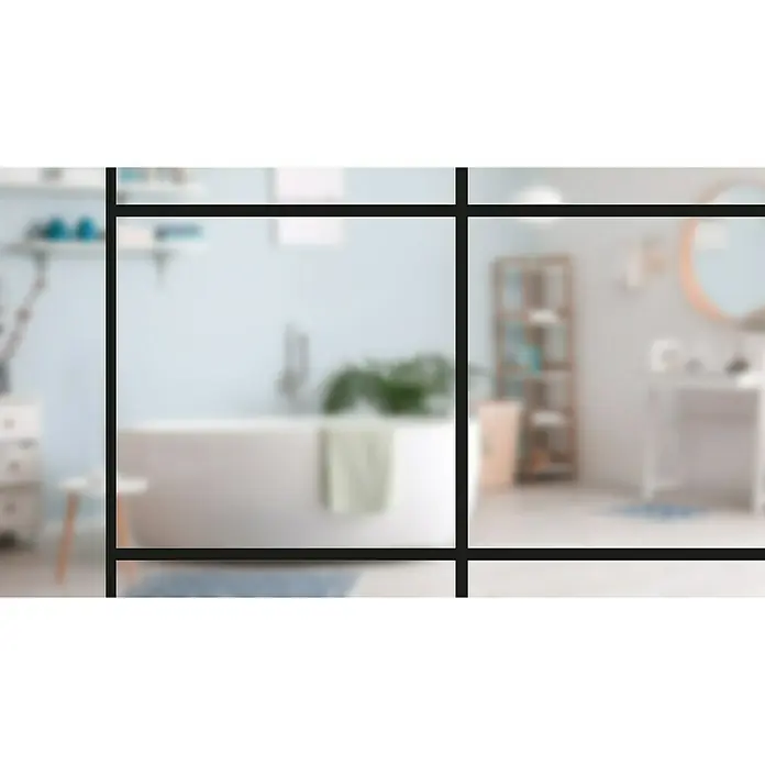 Diamond Doors Black Edition Glasdrehtür Loft - 834 x 1.972 mm, DIN Rechts, Klarglas - Ein unscharfes Badezimmer hinter schwarzen Rahmen bietet eine beruhigende und stilvolle Ästhetik für Ihr Zuhause.