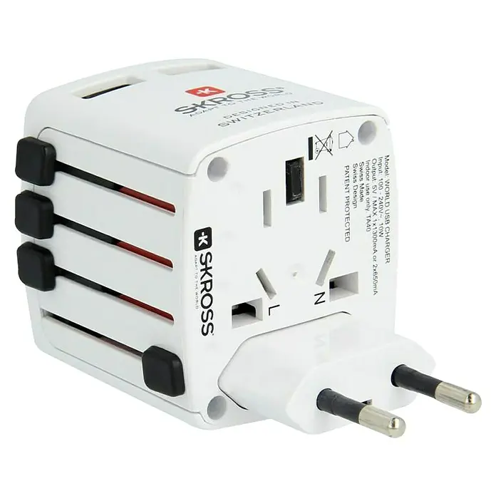 Skross Reiseadapter World USB Charger - Netzsteckertyp Reiseadapter: Typ A (NEMA-1), Weiß - Nahaufnahme eines weißen SKROSS-Reiseadapters mit verschiedenen Steckertypen und USB-Ladefunktion für weltweite Nutzung.
