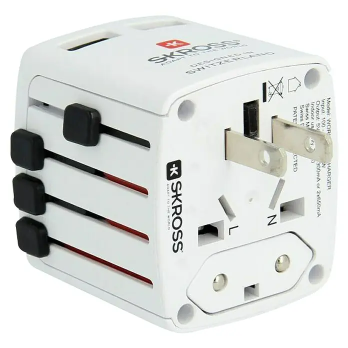 Skross Reiseadapter World USB Charger - Netzsteckertyp Reiseadapter: Typ A (NEMA-1), Weiß - Ein weißer SKROSS-Reiseadapter mit verschiedenen Steckertypen, kompakt und ideal für internationale Reisen, mit dem Schriftzug "Adapt to the World".