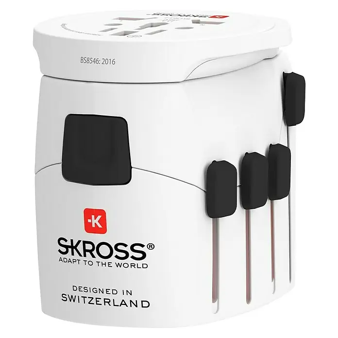 Skross Reiseadapter PRO – World - Weiß - Ein weißer SKROSS Reiseadapter mit verschiedenen Steckertypen. Ideal für internationale Reisen mit dem Slogan "Adapt to the World".