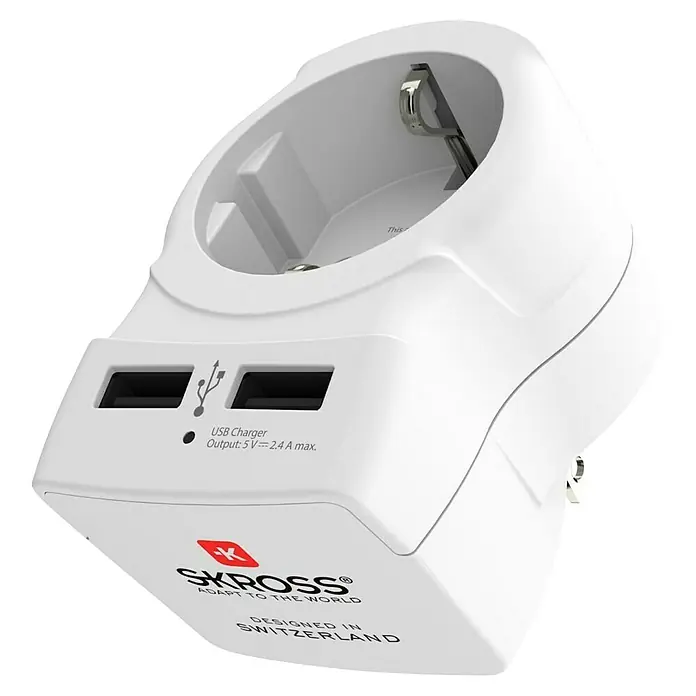 Skross Reiseadapter Europe to US USB - Netzsteckertyp Reiseadapter: Typ B (NEMA-5), Weiß - Weißer Skross-Reiseadapter mit zwei USB-Anschlüssen und Logo, ideal zum Aufladen elektronischer Geräte auf Reisen.