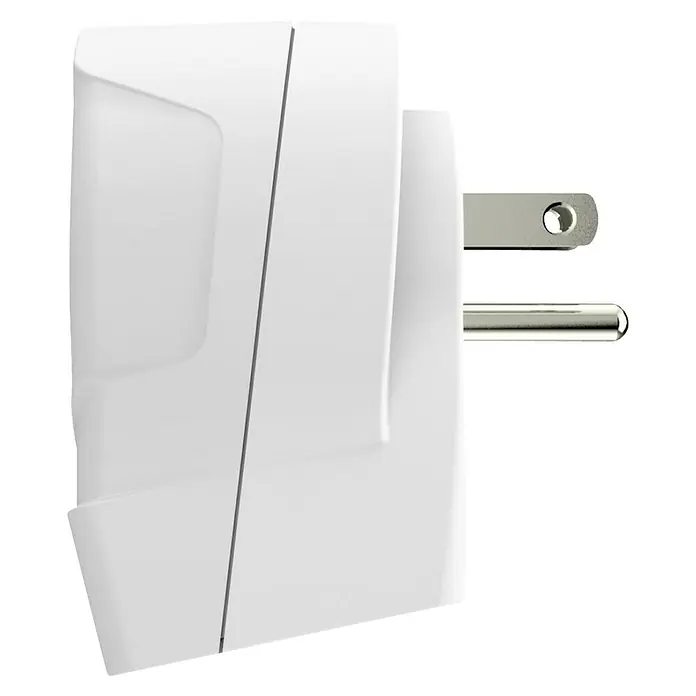 Skross Reiseadapter Europe to US USB - Netzsteckertyp Reiseadapter: Typ B (NEMA-5), Weiß - Nahaufnahme eines weißen Smart Plug Adapters mit Metallstiften für die Steckdose, ideal für die Hausautomation.