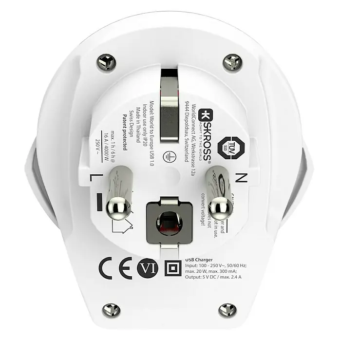 Skross Reiseadapter World to Europe USB - Netzsteckertyp Reiseadapter: Typ E+F (CEE 7/7), Weiß - Nahaufnahme des Skross World to Europe USB 1.0 Adapters, ein kompakter Reiseadapter für den europäischen Gebrauch mit USB-Ladefunktion.