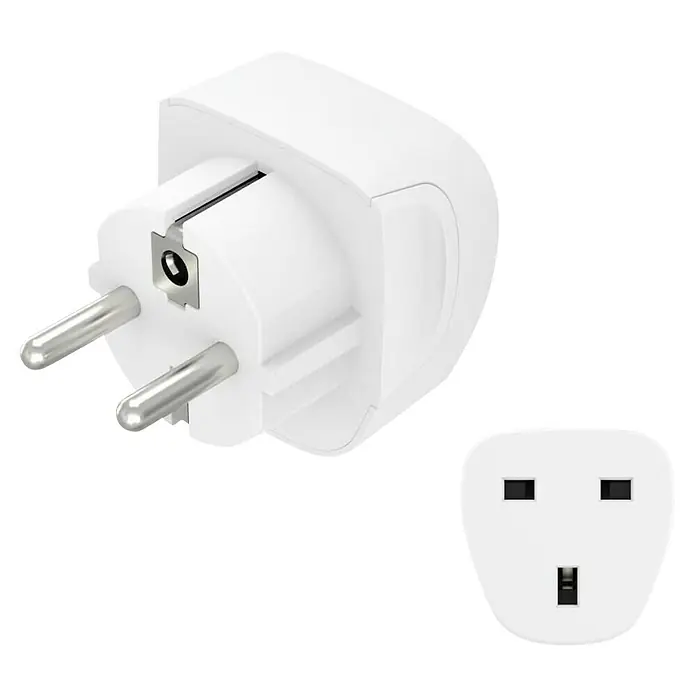 Hama Reiseadapter England/UK nach Europa - Netzsteckertyp Reiseadapter: Typ E+F (CEE 7/7), Weiß - Nahaufnahme eines weißen EU-Steckers mit zwei Stiften und einem Adapter für einen UK-Stecker auf schwarzem Hintergrund.