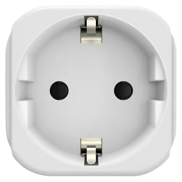 Hama Reiseadapter Europa nach USA, Kanada, Karibik, Japan & Ostasien - Netzsteckertyp Reiseadapter: Typ B (NEMA-5), Weiß - Nahaufnahme einer weißen Schuko-Steckdose mit zwei runden Stiftlöchern und Erdungskontakten.