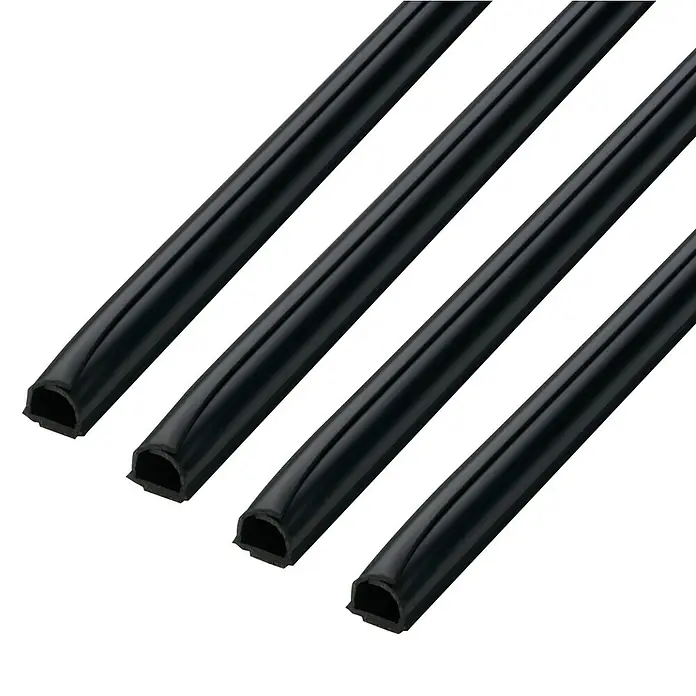 Inofix Cablefix Guía pasacables - Largo: 1 m, Negro, 4 ud. - Un primer plano de cuatro tiras de goma negras semicirculares sobre un fondo negro. Las tiras de goma son el producto principal.
