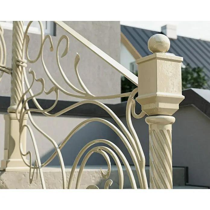 swingcolor Buntlack Kunstharz für Außen - Hellelfenbein, Hochglänzend, 750 ml, Lösemittelbasiert - Nahaufnahme eines eleganten, cremefarbenen Metallgeländers mit kunstvollen Verzierungen und einem dekorativen Pfosten mit Kugelaufsatz.