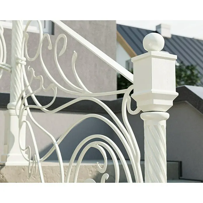 swingcolor Buntlack Kunstharz für Außen - Reinweiß, Hochglänzend, 125 ml, Lösemittelbasiert - Nahaufnahme eines eleganten, weißen Metallgeländers mit filigranen Verzierungen und einem kugelbekrönten Pfosten, der Stil und Sicherheit vereint.
