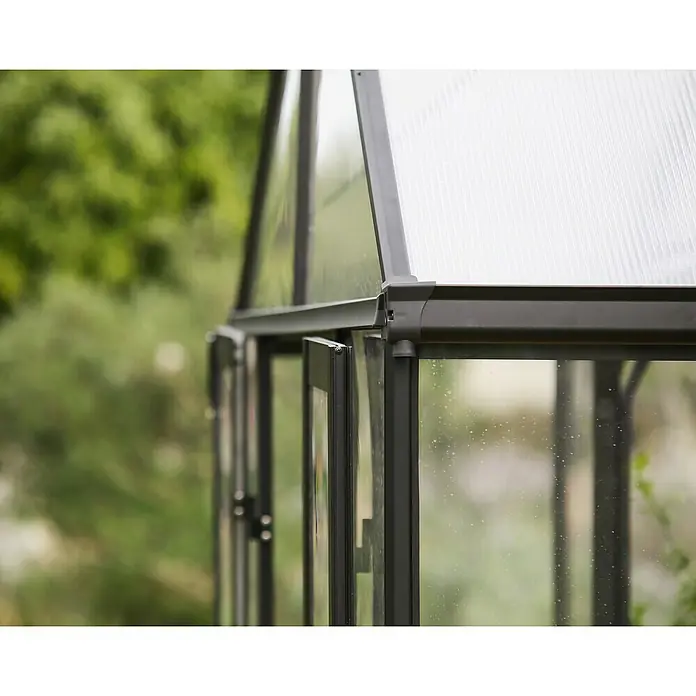 Palram – Canopia Invernadero Triomph Orangery - Medidas ext. (An x Pr): 454 x 380 cm, Material de la pared lateral: Plástico, 2 mm, Antracita - Primer plano de un invernadero, enfocado en el marco, vidrio y accesorios. Ideal para proyectos de jardinería.