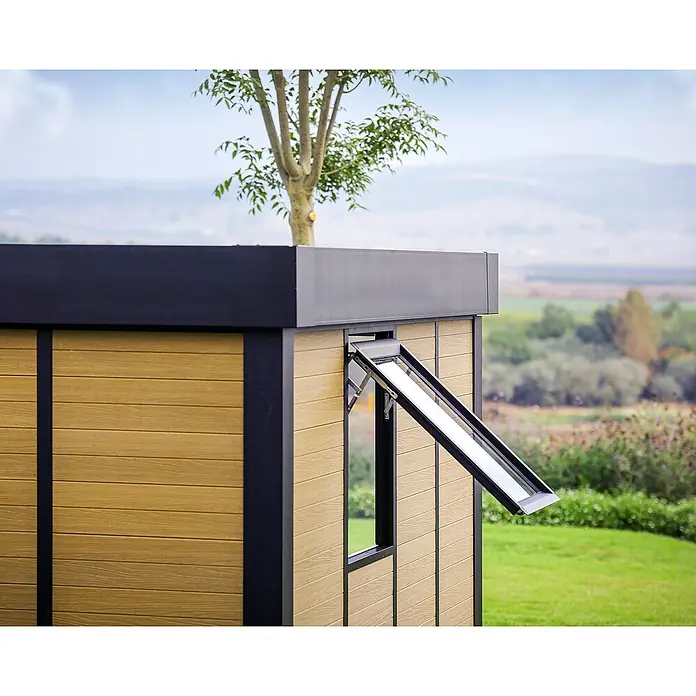 Palram – Canopia Caseta de jardín Copenhaguen - Medidas ext. (An x Pr): 351 x 287 cm, Plástico, Negro - Primer plano de una caseta de jardín con paneles de madera y una ventana abierta. Se puede ver un paisaje verde al fondo.