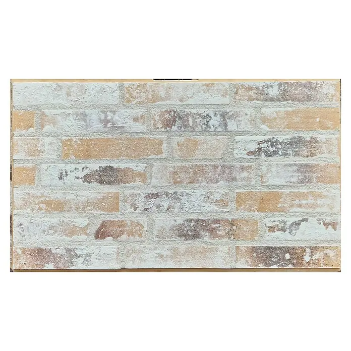 Celina Klinker Verblendstein Vintage Paris - 5,2 x 24 cm, Gelb/Weiß, Steinoptik - Nahaufnahme einer Wand aus dekorativen Backsteinen mit unregelmässigem Muster in Braun-, Beige- und Weißtönen für Innenräume.