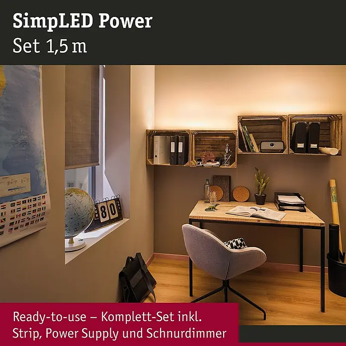 Paulmann LED-Band Power Strip - Länge: 1,5 m, Lichtfarbe: Warmweiß, 17 W, 1.650 lm, 24 V - Das Bild zeigt ein SimpLED Power Set 1,5 m in einem Arbeitszimmer mit Regalen und einem Schreibtisch, das eine stimmungsvolle Beleuchtung erzeugt.