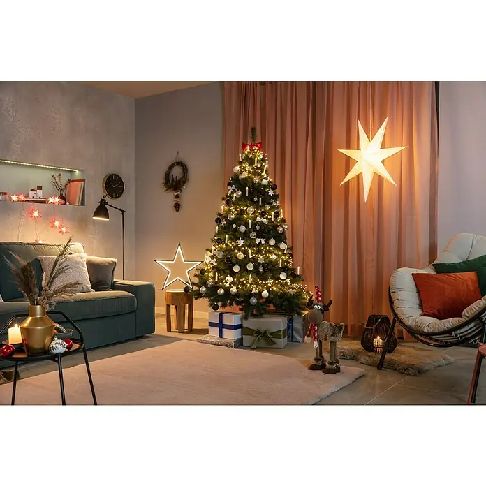 Esbeco SchaffellGrau, 80 x 50 cm, 100 % Echtfell - Wohnzimmer mit geschmücktem Weihnachtsbaum, Sternenleuchten und gemütlicher Atmosphäre. Perfekt für die festliche Jahreszeit!