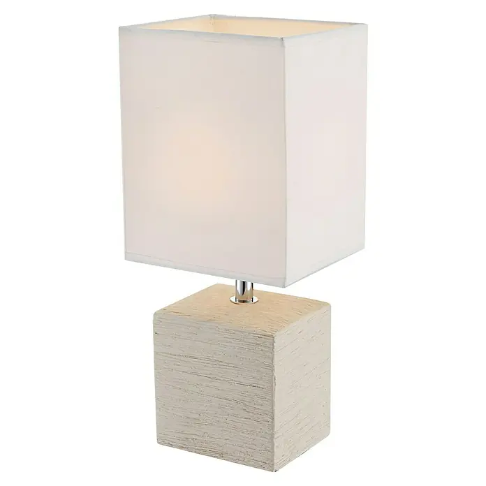Globo Tischleuchte GERI - 40 W, L x B x H: 13 x 11 x 29 cm, Beige, E14 - Eine quadratische Tischlampe mit weißem Lampenschirm und einem quadratischen Lampenfuß aus Holz mit dekorativer Maserung.