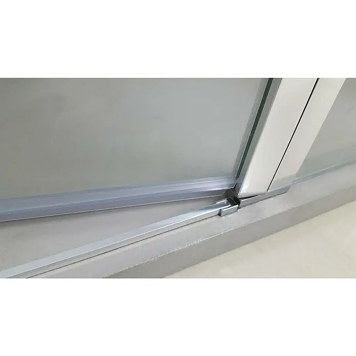 GME Mampara de ducha esquinera Open Combi A - L x An x Al: 70 x 70 x 195 cm, Plata brillo - Primer plano de una cabina de ducha moderna que muestra líneas limpias y herrajes plateados, transmitiendo una sensación de limpieza y minimalismo.